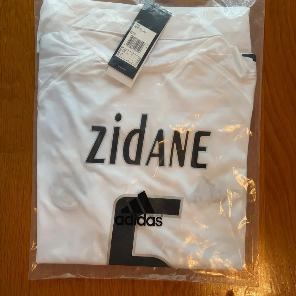 Zidane 2005/06 Retro Soccer Jersey – Size L – New - Picture 9 of 9